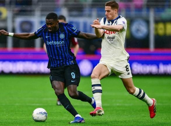 丑陋的意甲彻底没救！明目张胆黑国米，蓝黑军团遭遇各种不公判罚|国际米兰|苏莱曼纳|意大利足球队|欧冠冠军|亚特兰大_新浪新闻